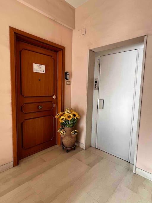 3 Fermate Dal Colosseo - Casa Vacanze Elena - 50 M Da Metro Garbatella Рим Екстер'єр фото