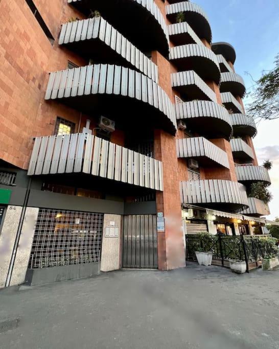 3 Fermate Dal Colosseo - Casa Vacanze Elena - 50 M Da Metro Garbatella Рим Екстер'єр фото