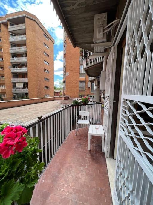 3 Fermate Dal Colosseo - Casa Vacanze Elena - 50 M Da Metro Garbatella Рим Екстер'єр фото