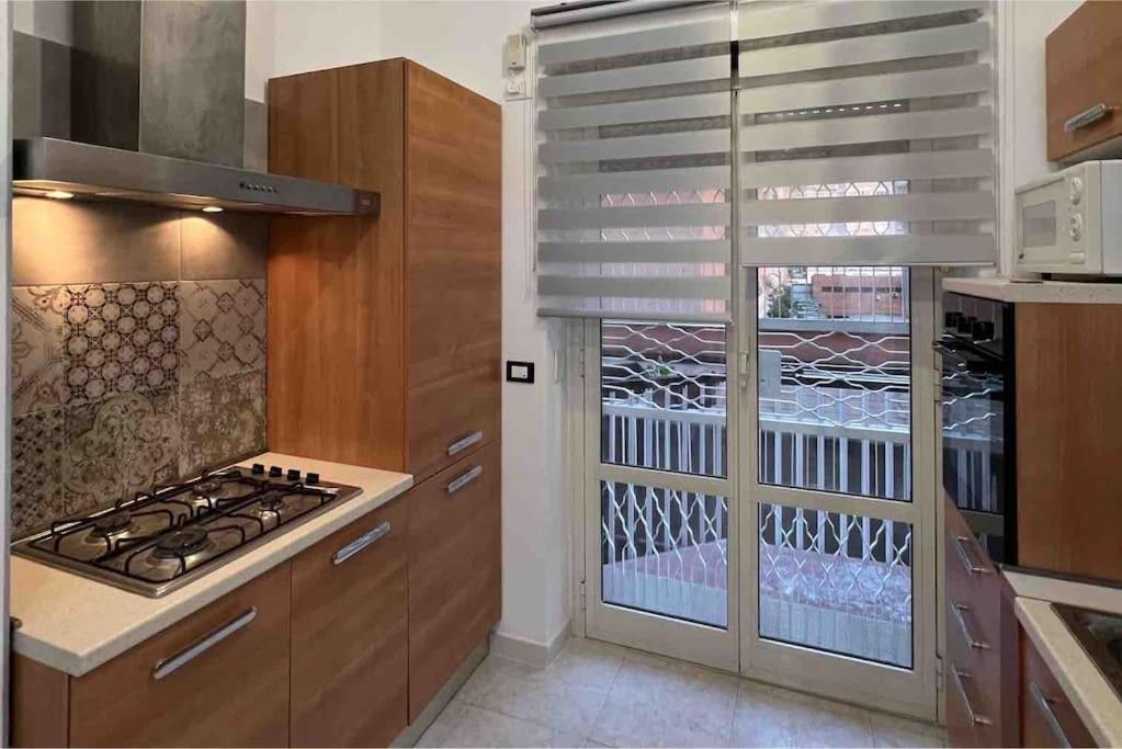 3 Fermate Dal Colosseo - Casa Vacanze Elena - 50 M Da Metro Garbatella Рим Екстер'єр фото