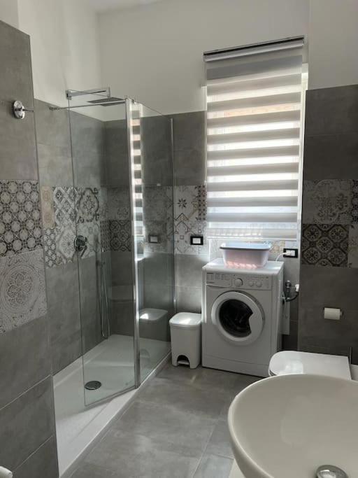 3 Fermate Dal Colosseo - Casa Vacanze Elena - 50 M Da Metro Garbatella Рим Екстер'єр фото